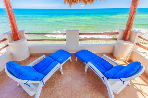 Villa Tranquila-Versatile 4 Bedroom Villa W/Rooftop Pool, Oceanfront .