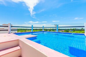 Outdoor pool - Villa Tranquila-Versatile 4 Bedroom Villa W/Rooftop Pool, Oceanfront . (Isla Mujeres)