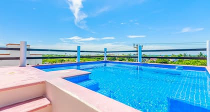 Villa Tranquila-Versatile 4 Bedroom Villa W/Rooftop Pool, Oceanfront .