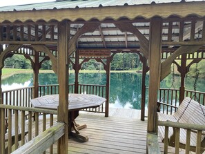 Outdoor dining - Secluded and Romantic Cabin ~ 35 Private Secluded Acres ~ Jacuzzi Tub!  (Monterey)