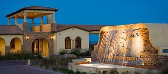 Pool Side 3- makuuhuoneen villa