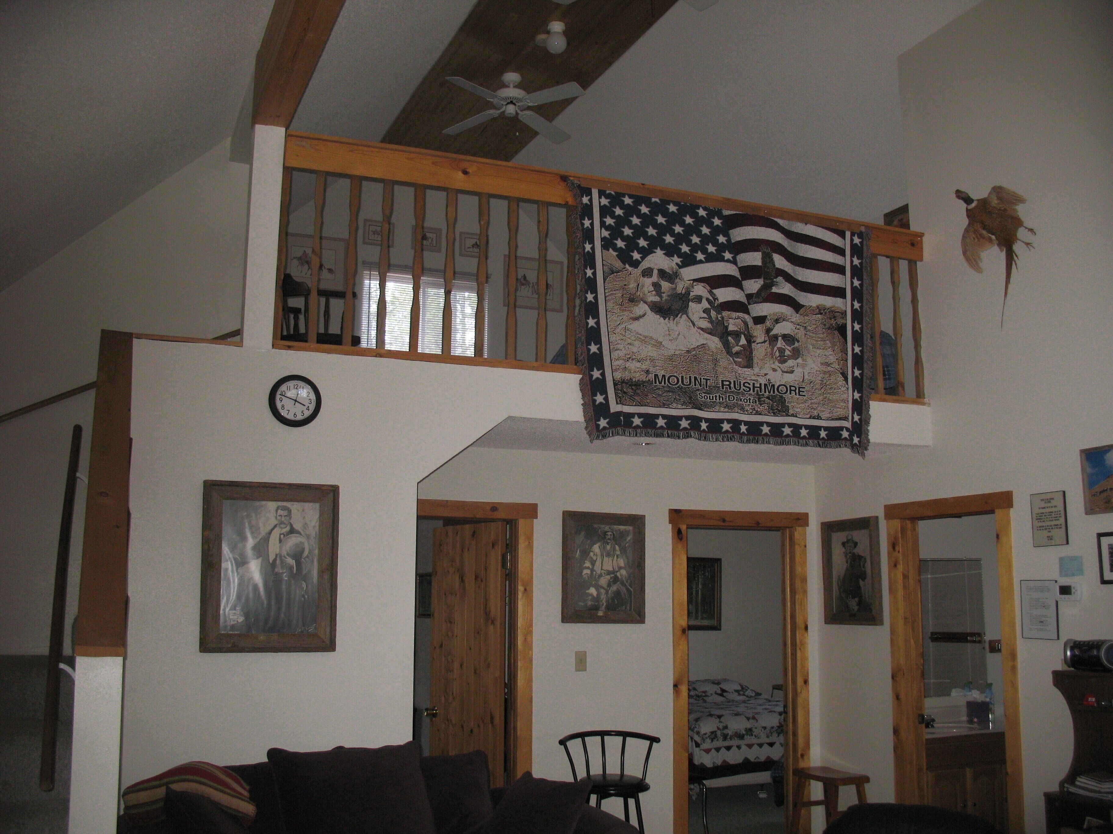 Central Location Close To Tourist Attractions ~ Nestled On 1 Acre In The Pines!