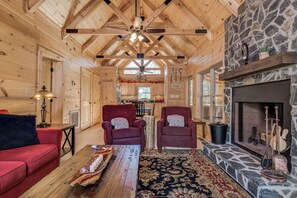 Smart-TV, peis, DVD-spiller og fotballspill