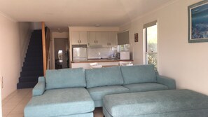 TV, DVD player - 4/42 Manooka Drive - Rainbow Beach. Stunning Panoramic Views and Swimming Pool (Rainbow Beach)