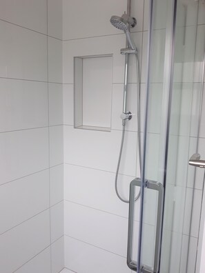 Dusche, Handtücher, Toilettenpapier