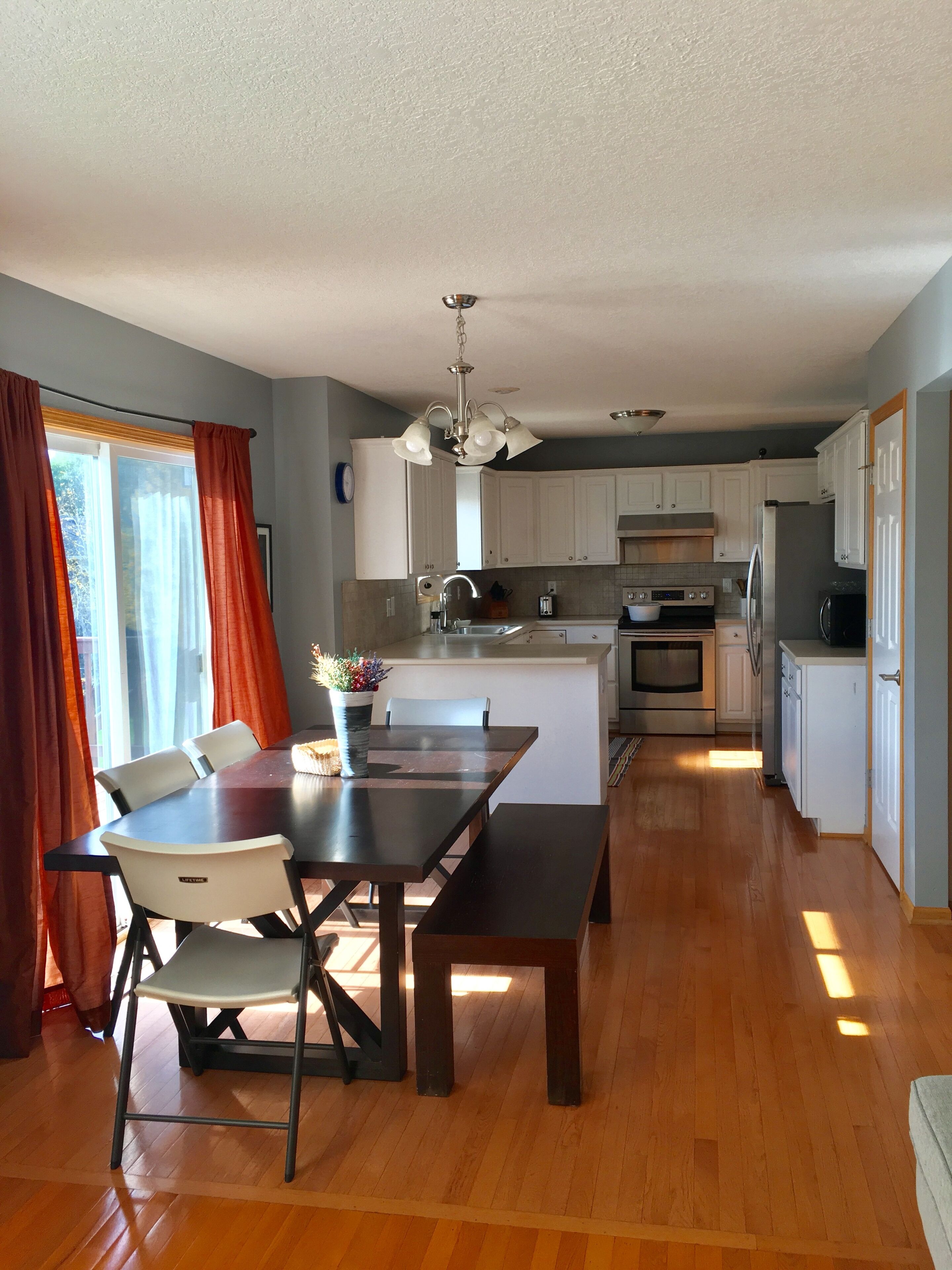 Cozy home with 4 bedroom in Urbandale