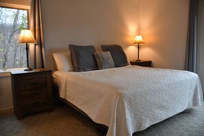 6 bedrooms, desk, iron/ironing board, free WiFi