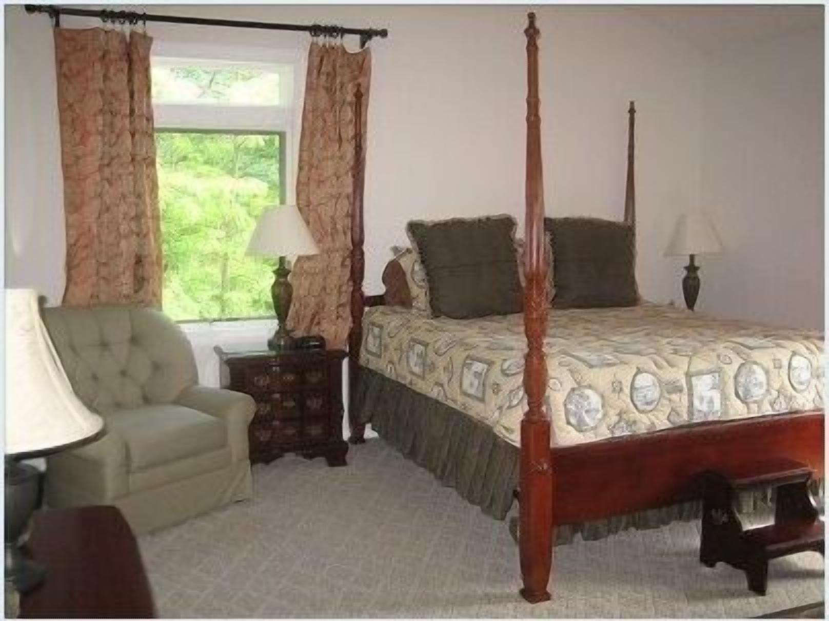 Asheville Mountain Chateau with million dollar views and a large Hot Tub