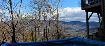 Experience mountain bliss at Great Aspen Chateau, 6 bdrm, 4 kings, Pet Friendly