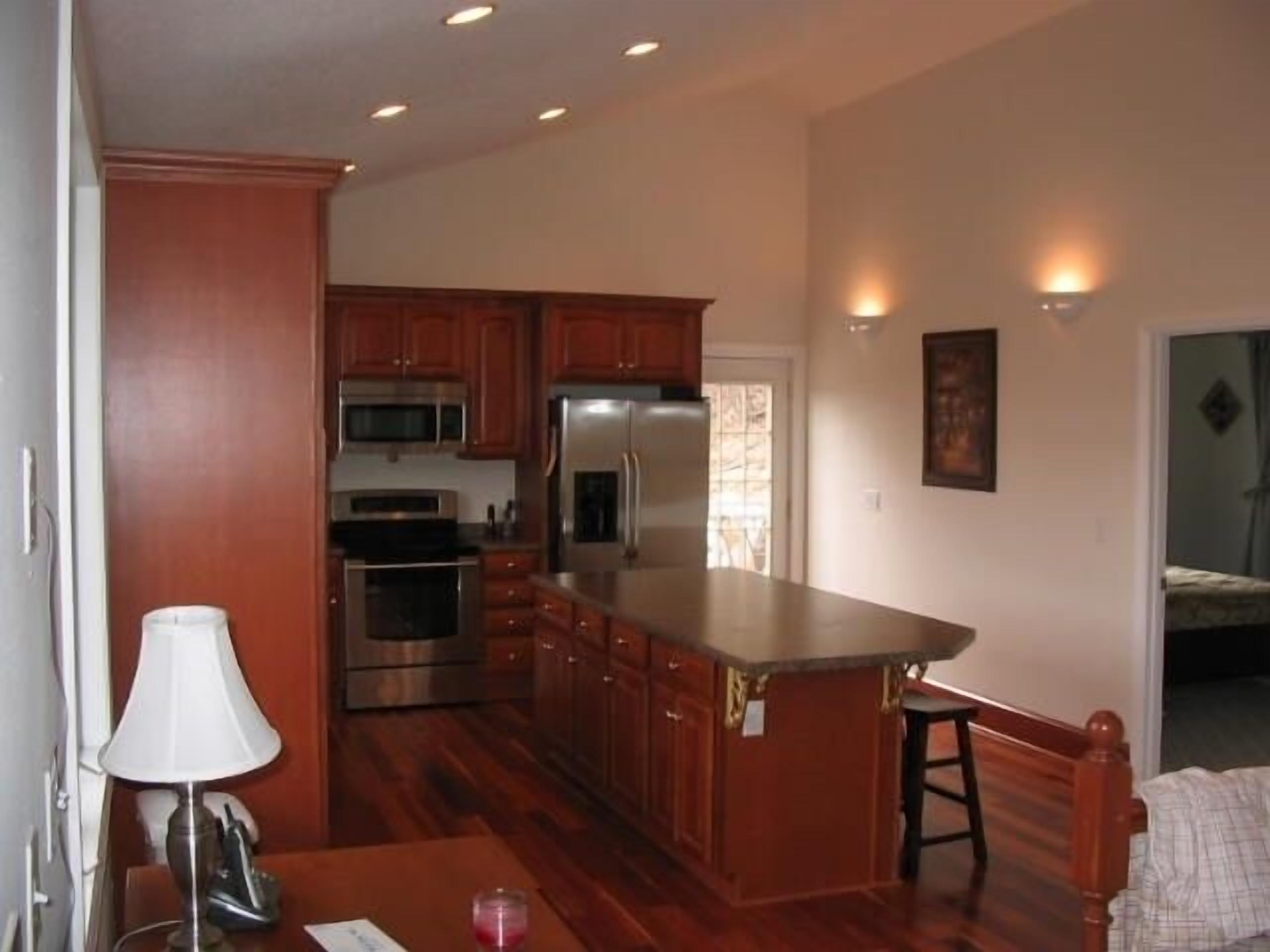 Asheville Mountain Chateau with million dollar views and a large Hot Tub