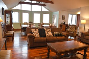 Smart TV, fireplace, DVD player, books