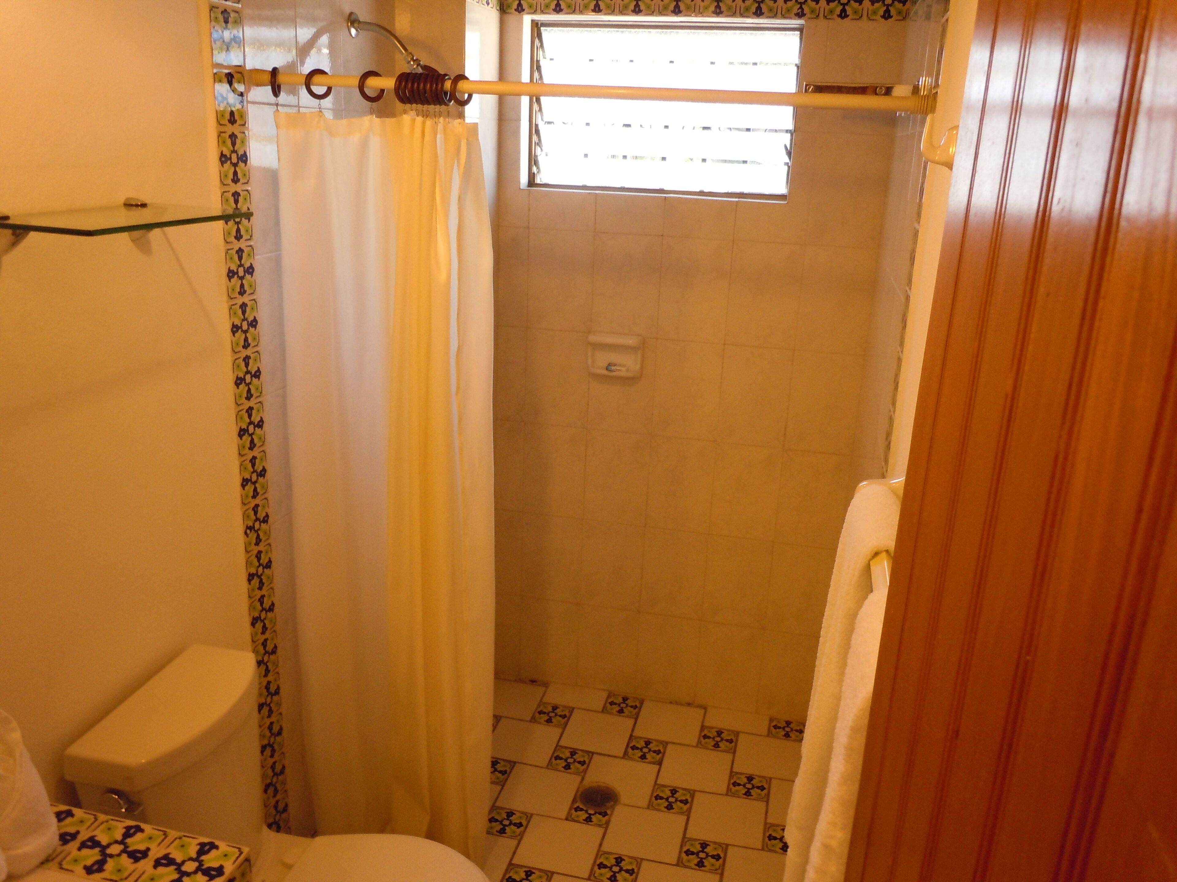 Amazing Ocean View, Close to Beach & Nightlife, Spacious, Stylish, Great Value