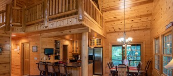 Luxury Cedar Cabin on the Lake with Heated Pool & Hot Tub. Close to Ski resort