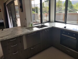 Fridge, microwave, oven, stovetop - Bellhaven - Relax and enjoy (Cromwell)