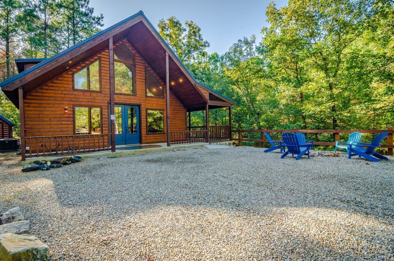 This luxury cabin is located down a private drive in the prestigious Southern Hi