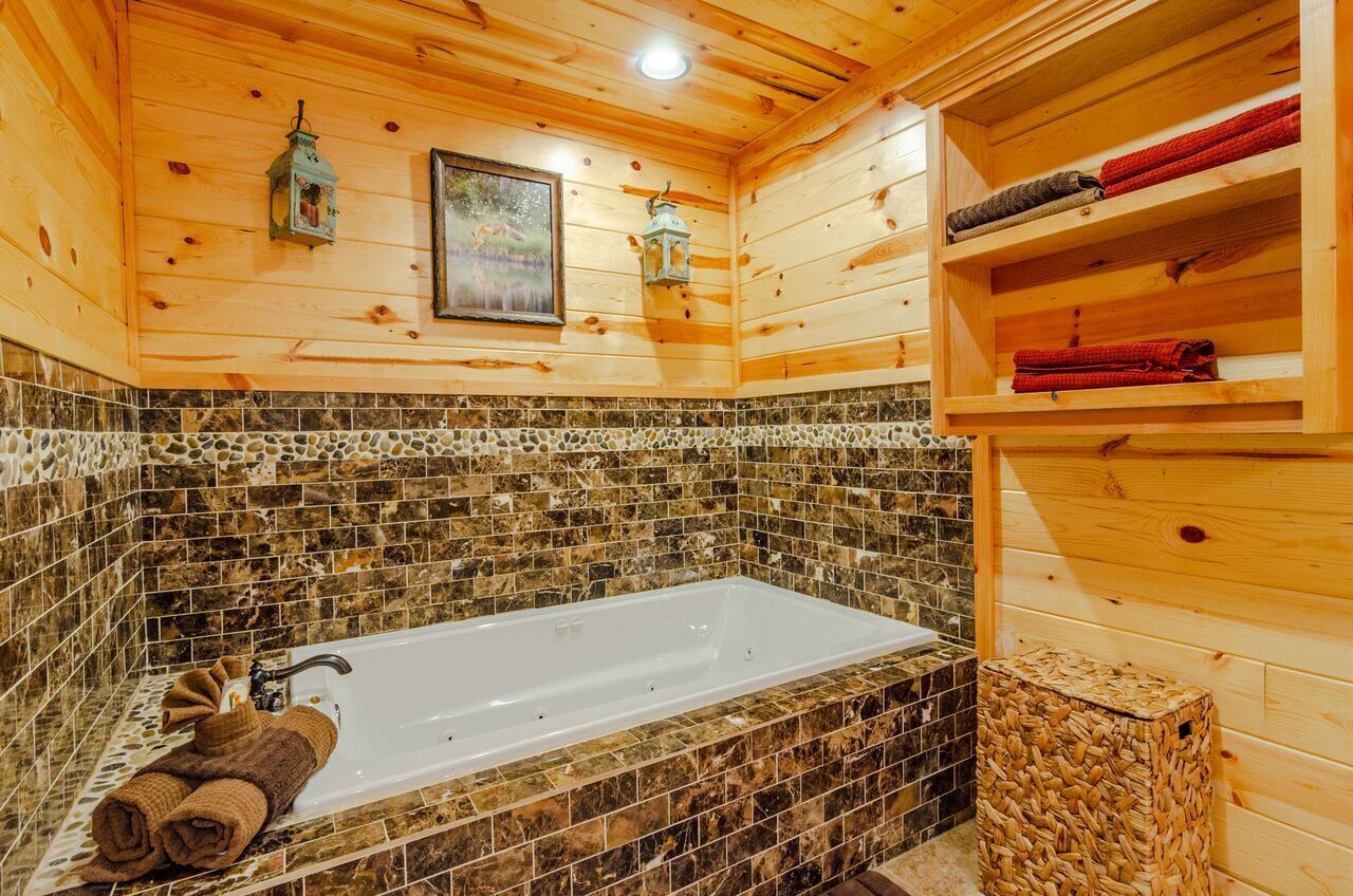 This luxury cabin is located down a private drive in the prestigious Southern Hi