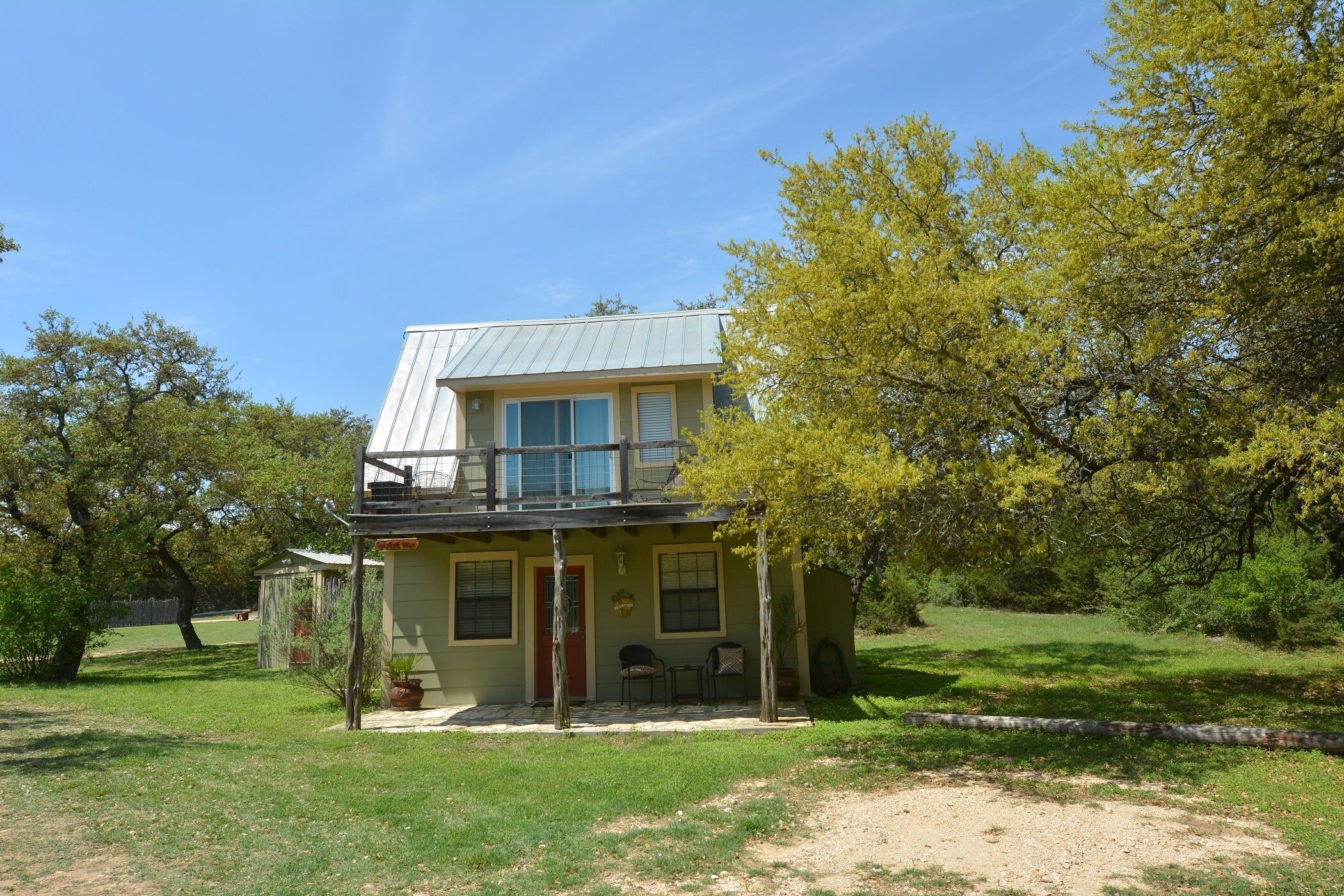 Relaxing Cottage among the trees with Private Hot Tub