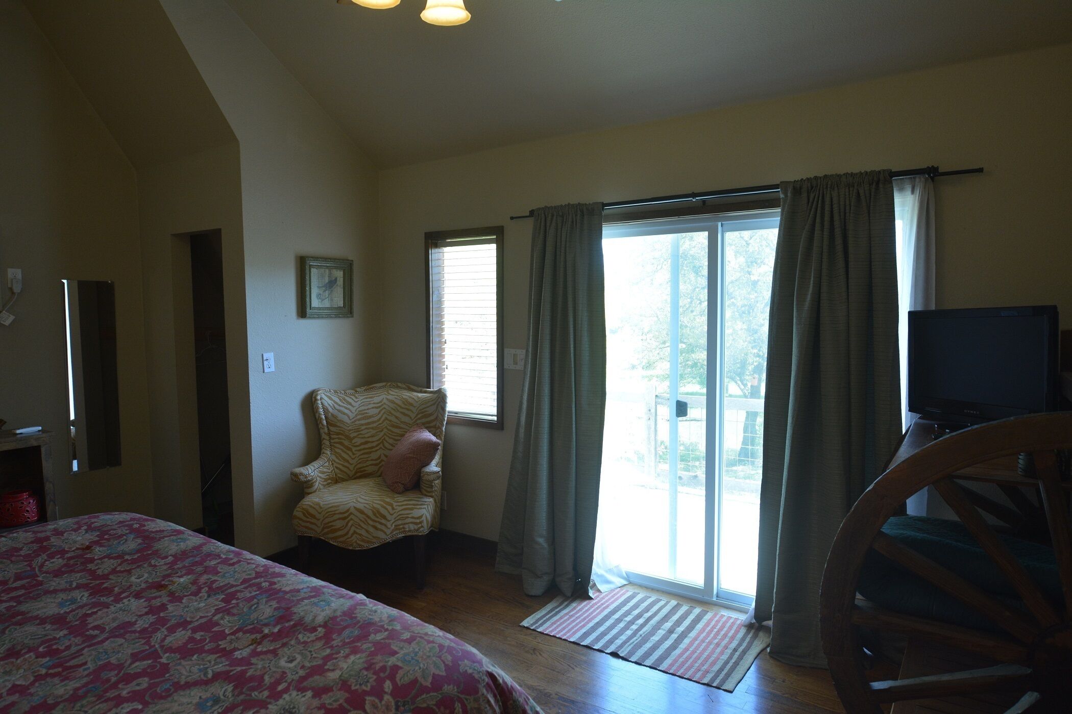 Relaxing Cottage among the trees with Private Hot Tub