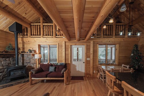 Relaxing Log Cabin Retreat minutes from Whiteface