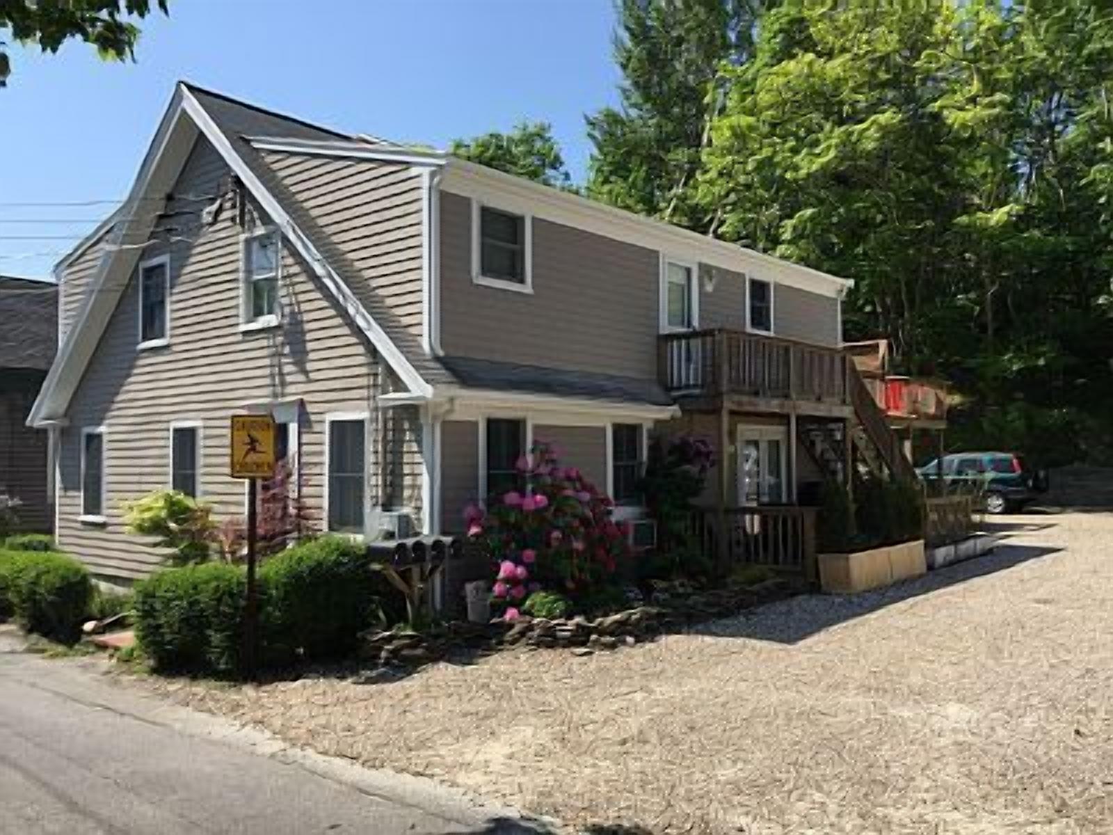 Short walk to town,one bedroom unit