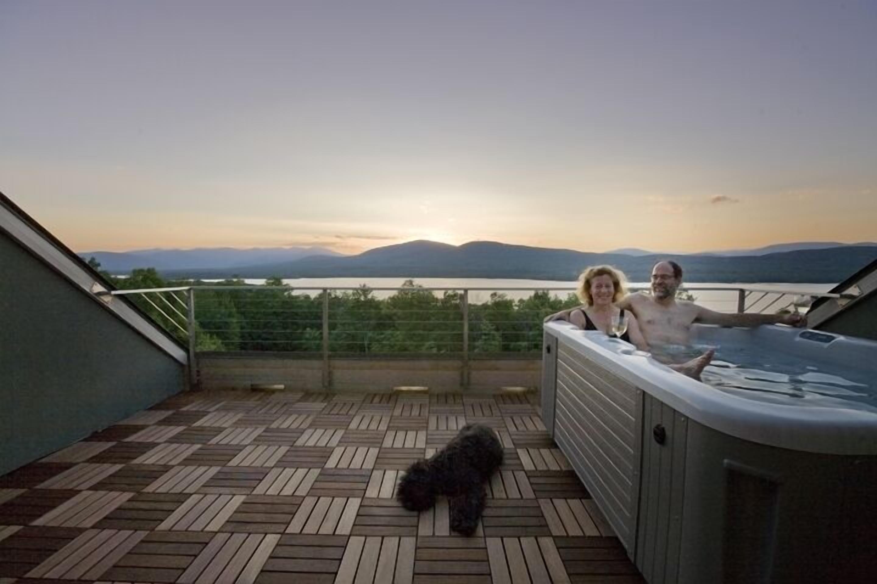 Home with spectacular views. 30 day minimum rental from December through March