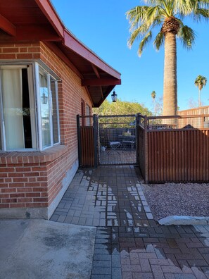 Terrace/patio - Quaint Studio Southwest Suite in Midtown, w outdoor patio/kitchen, fenced yard (Tucson)