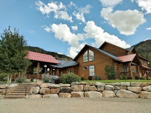 Exterior - Large Family Home with Acreage in Beautiful Animas Valley [CO Lic. 02872172-000] (Durango)