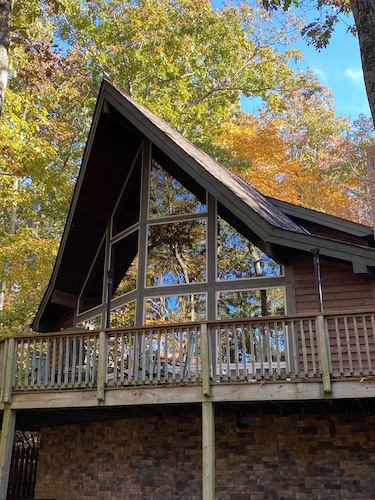 Spectacular Ski Chalet, 3 BR, 2.5 Bath, Great Location. 