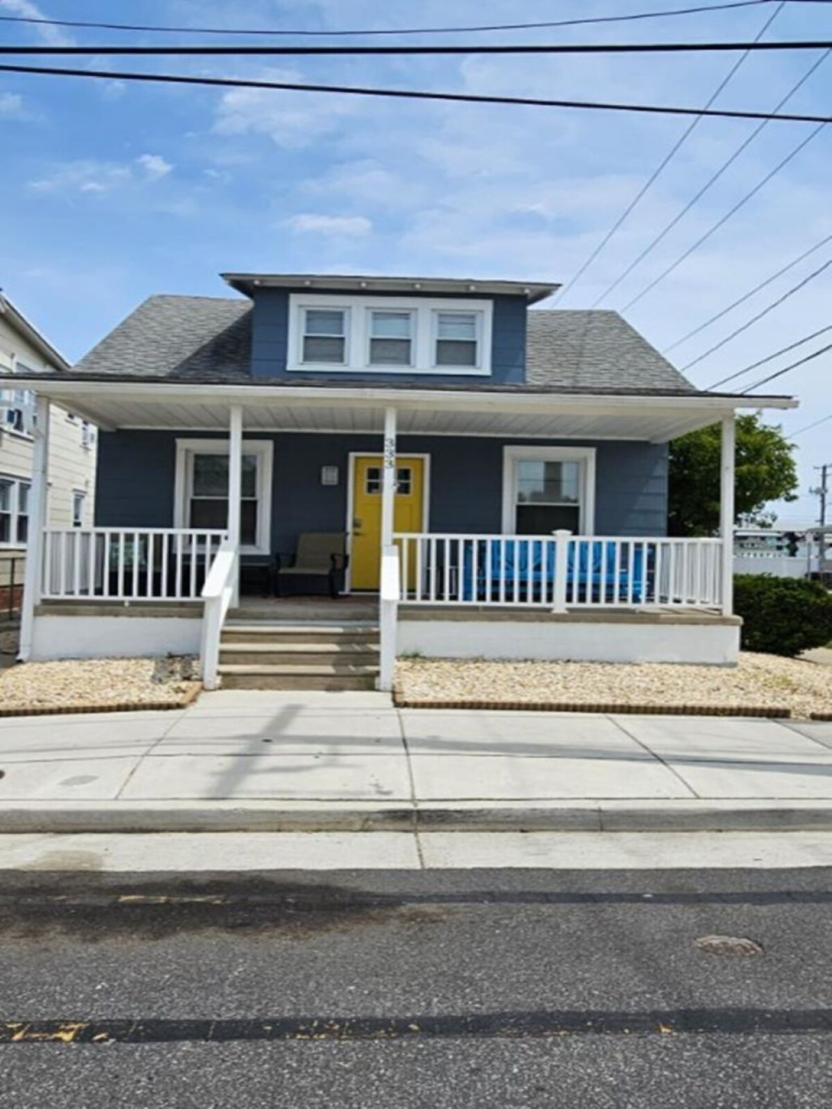 Pet Freindly Beach Block, Four Bedrooms- Sleeps 12.