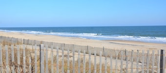 4 Blocks to Beach, 4BR, 3.5BA, Great for Families Pets OPEN For rental 2025 2026