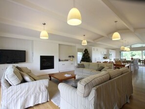 Living area - 20 Bruce Street, Mallacoota (Mallacoota)