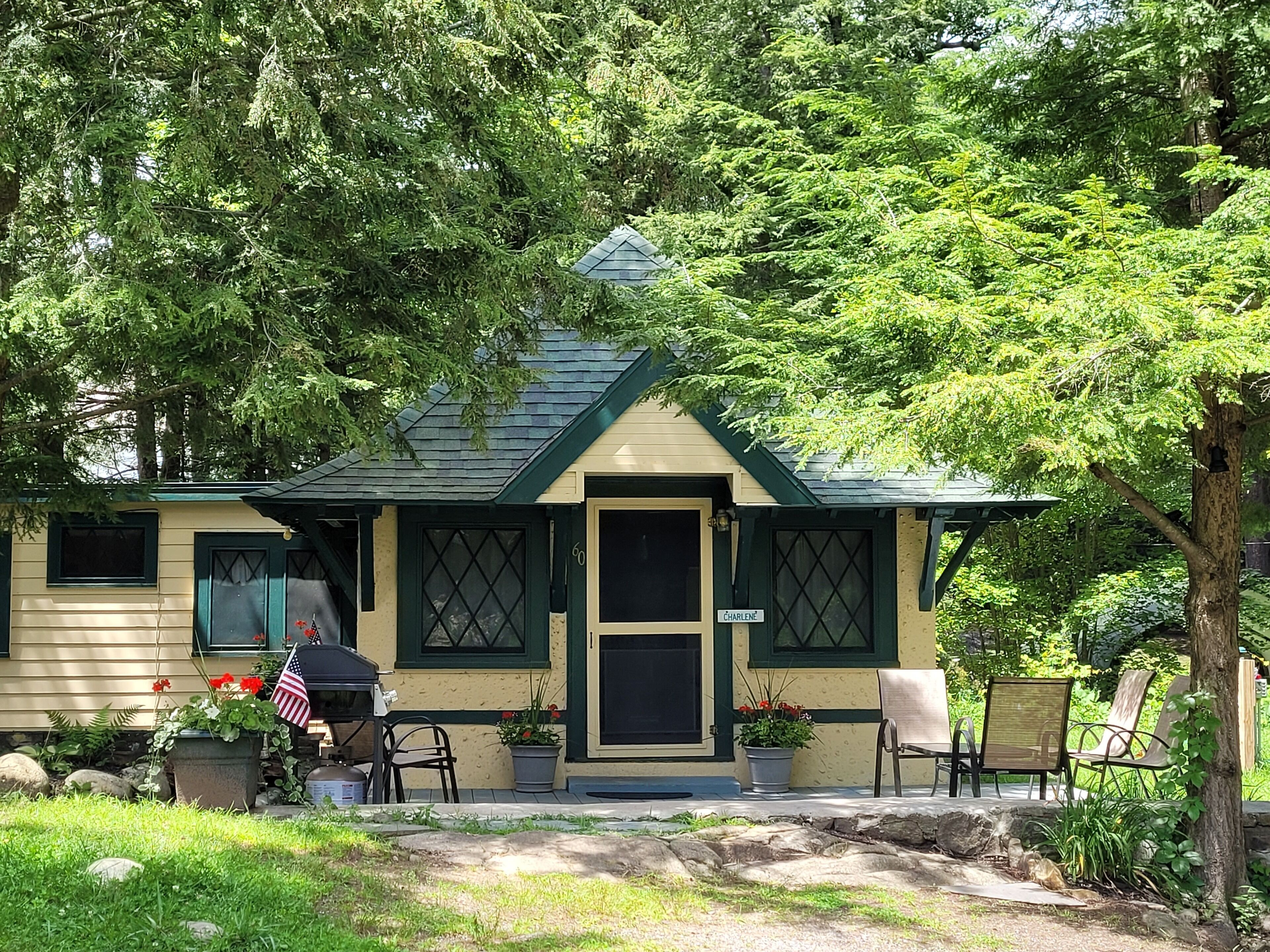 Lakeshore Cottage on Private Estate
