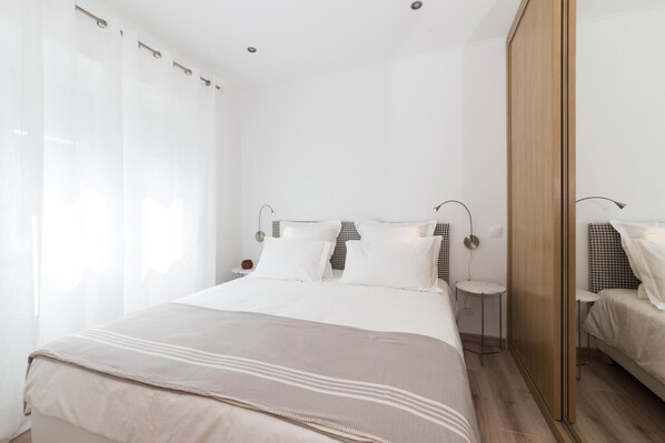 2 bedrooms, iron/ironing board, travel cot, free WiFi