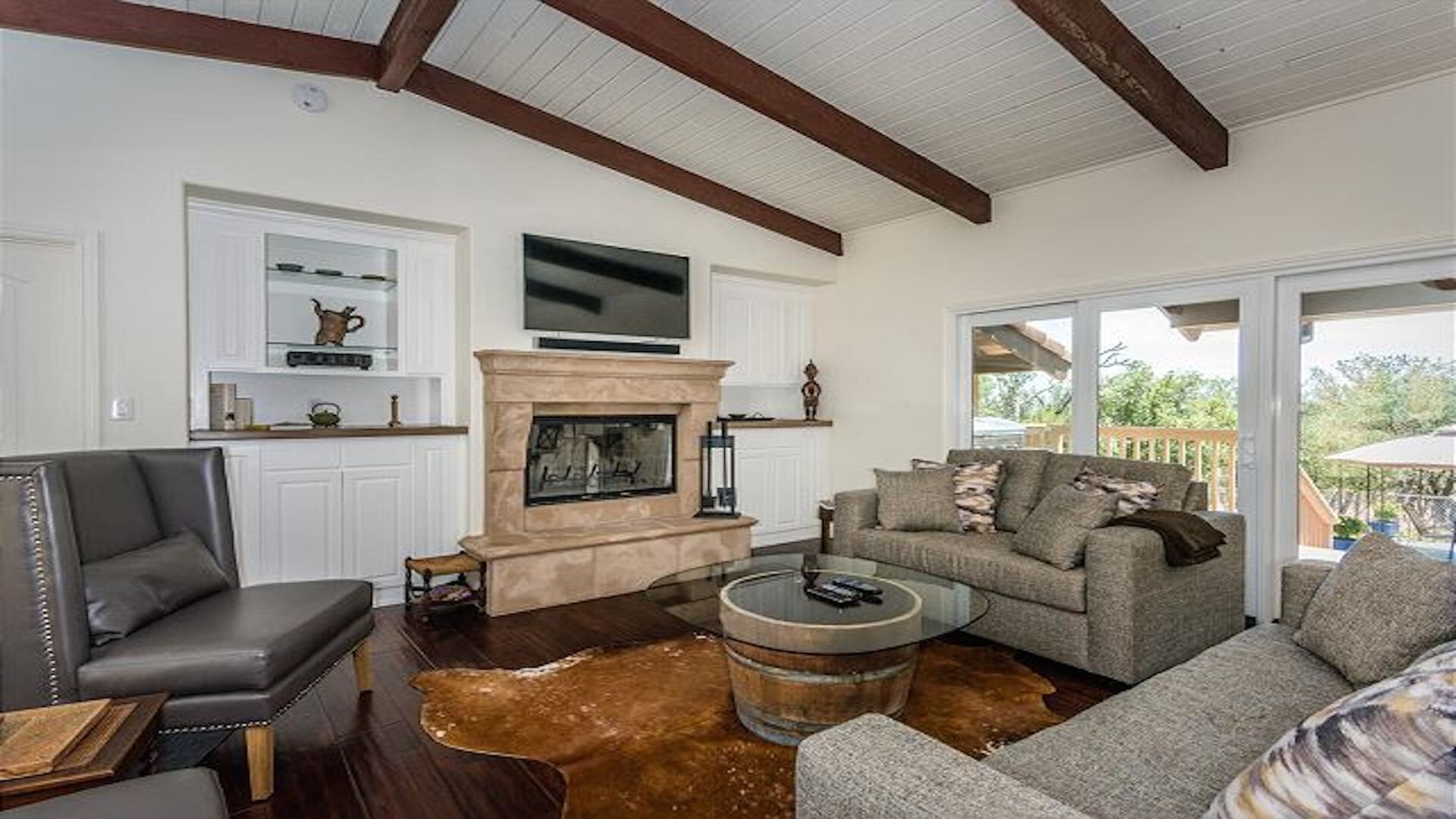 Close to town, but feels a world away! Beautiful house with all the amenities!