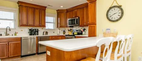 Refrigerador, microondas, horno, lavavajillas