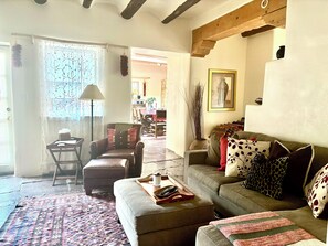 Smart TV, fireplace, DVD player, books