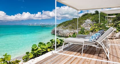 Oceanfront Villa - infinity pool - stunning views - 17% off special!