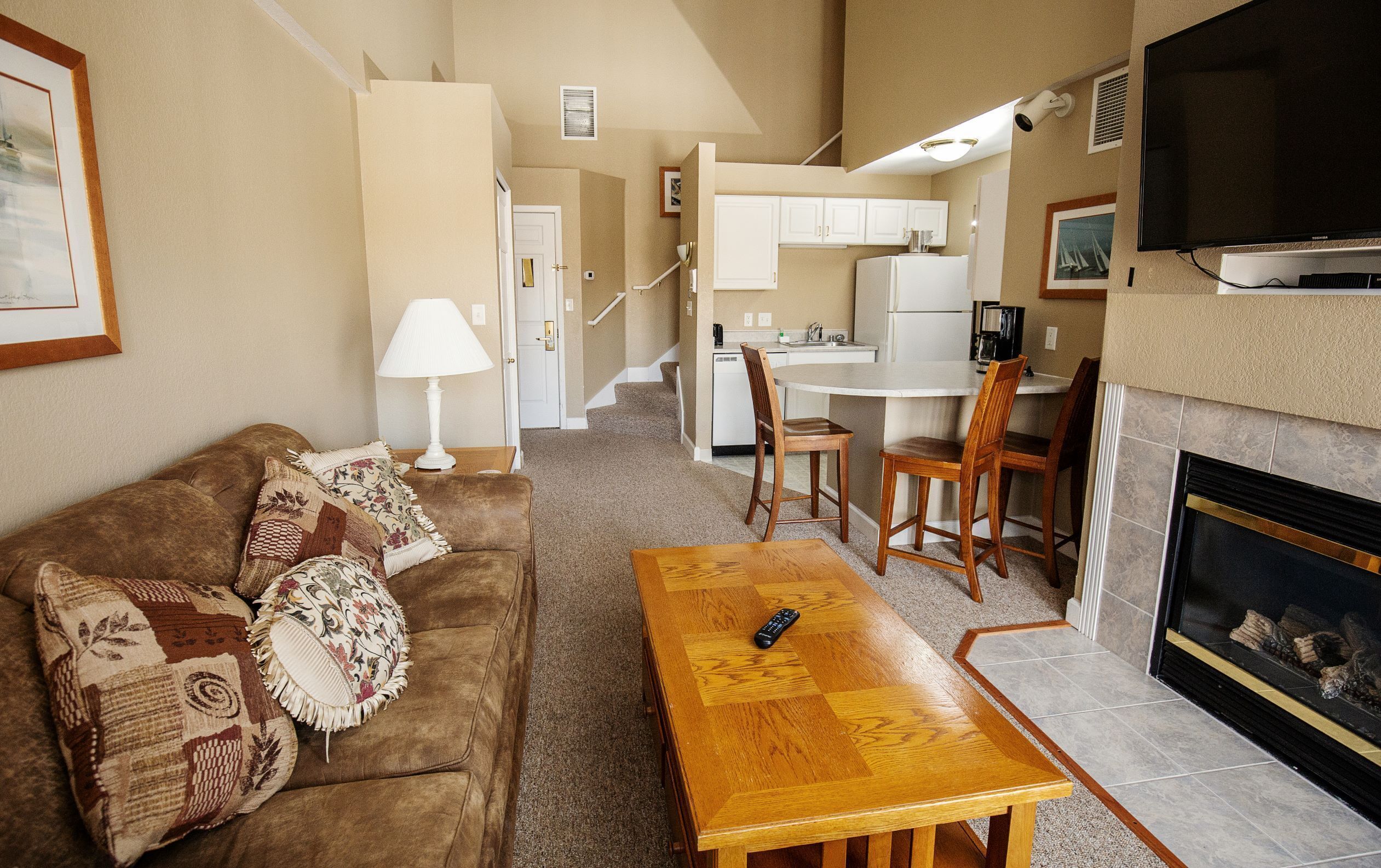 329 - 2 Bedroom Condo w/Balcony Lake Views