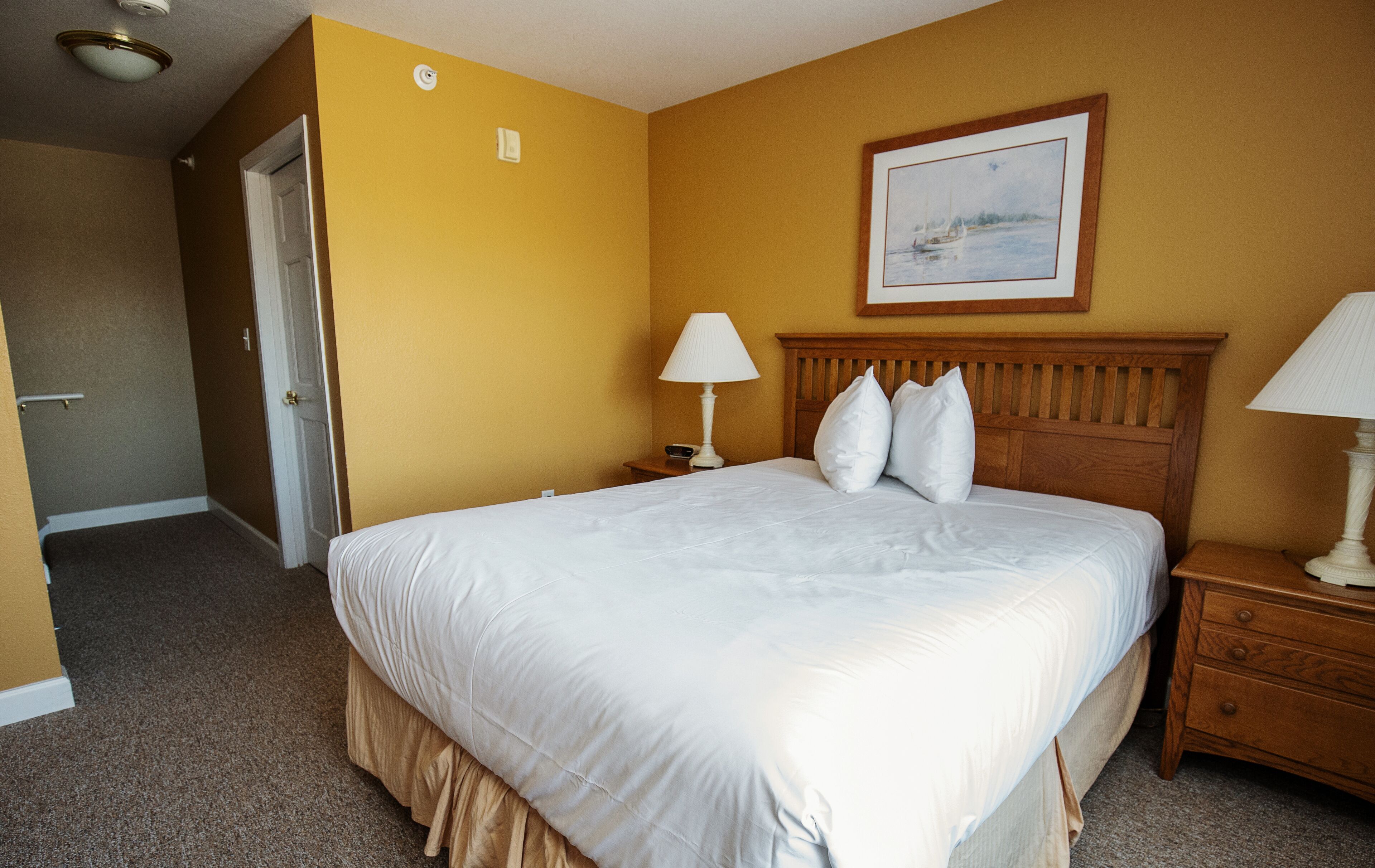 329 - 2 Bedroom Condo w/Balcony Lake Views