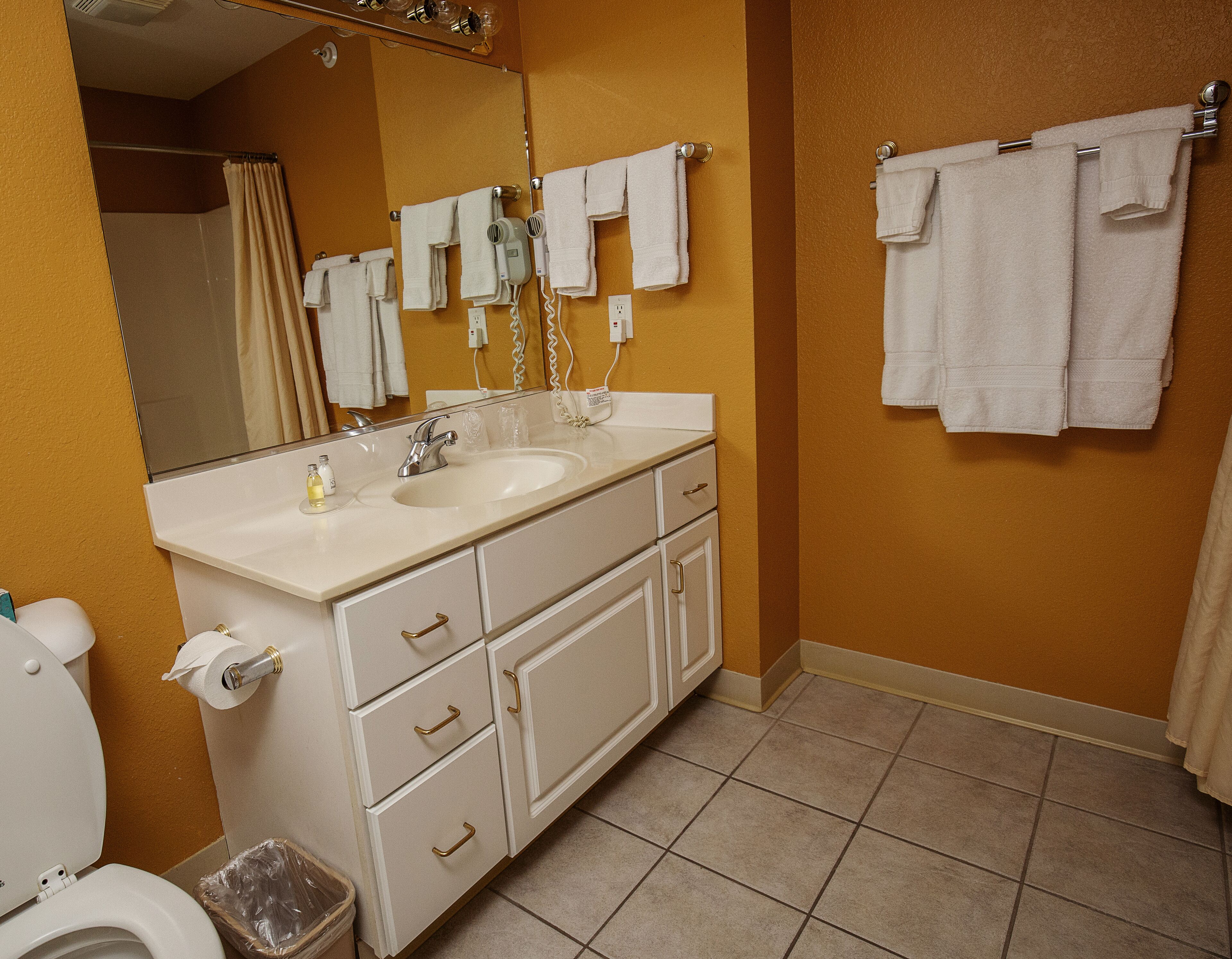 329 - 2 Bedroom Condo w/Balcony Lake Views