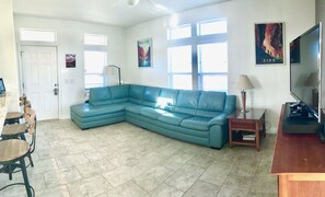 Smart TV, Netflix, DVD player, books