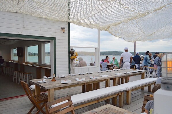 Outdoor dining - Orient Point Vacation Home Saltwater Pool and Five Bedrooms Book Summer Now (Orient Point)
