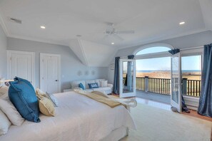 5 bedrooms, iron/ironing board, free WiFi, bed sheets - Orient Point Vacation Home Saltwater Pool and Five Bedrooms Book Summer Now (Orient Point)