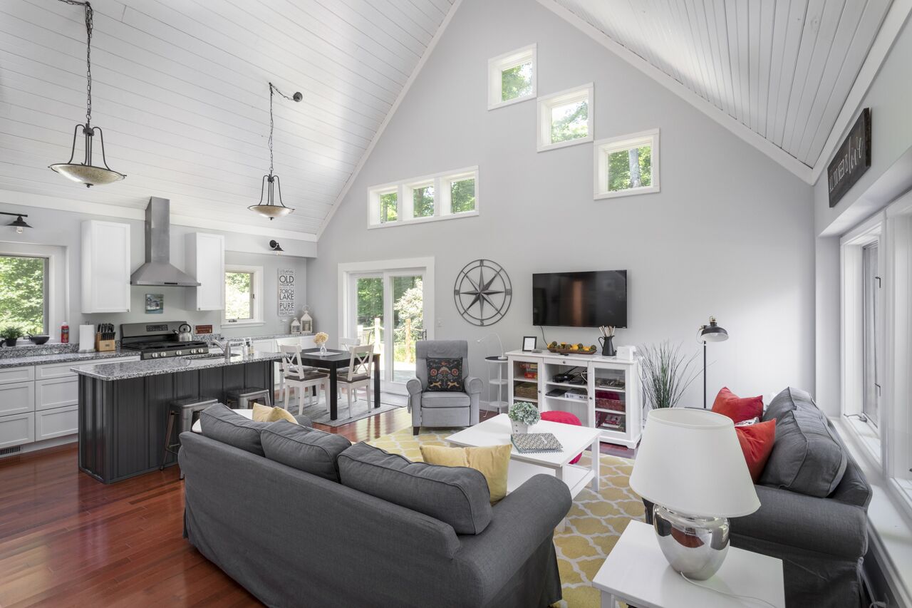 Just relisted! 2024 availability - central location - modern, clean rental! 