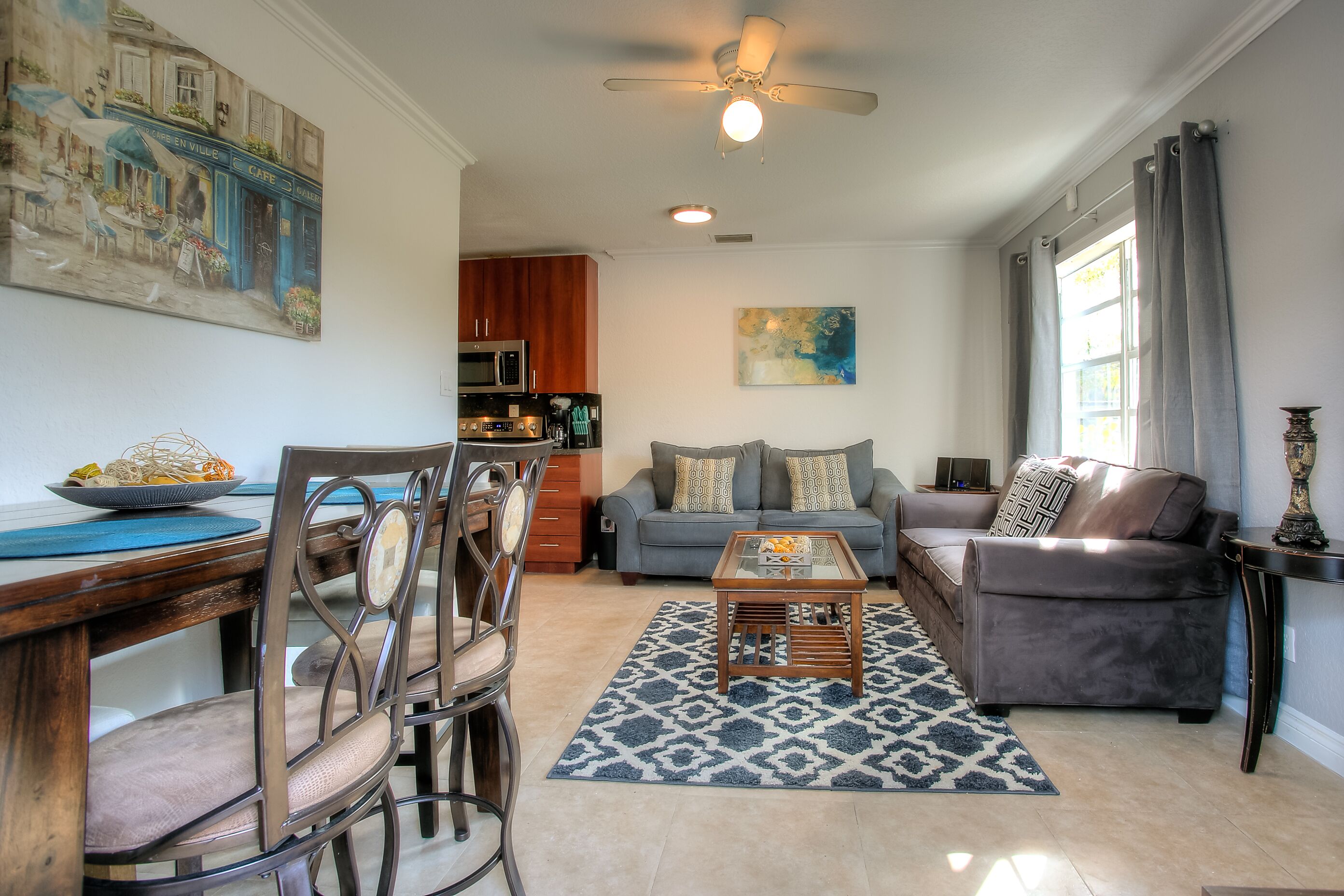 COZY FORT LAUDERDALE HOME ..  2 bedroom 1 bath .PLUS HOT TUB