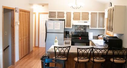 Täydellinen pakopaikka Poconosissa! (House # 3) HotTub! Pelihuone !! WiFi!