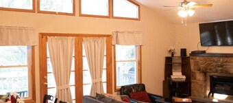 Perfect Getaway In The Poconos! (House #3) HotTub !! Gameroom !! WiFi !!