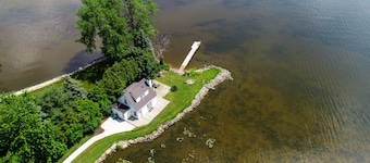 The Little Lake House - Private/Secluded Pennisula - Lake Winnebago