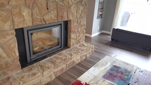 Interior - Gorgeous All Season Water Front Cabin (Belleville)