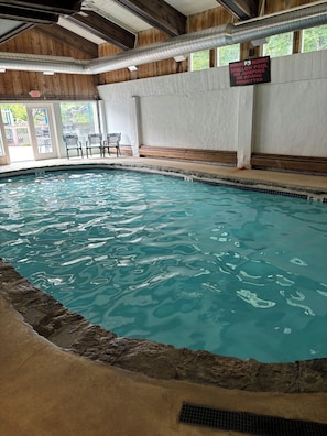 Innendørsbasseng og utendørsbasseng